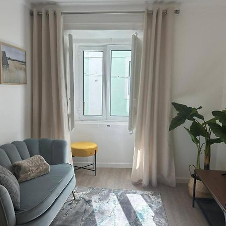 Stylish Renovated Apartment In Chiado Lisboa Dış mekan fotoğraf