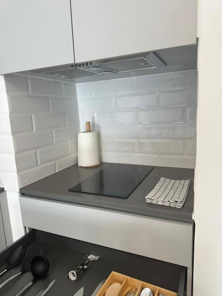 Stylish Renovated Apartment In Chiado Lisboa Dış mekan fotoğraf