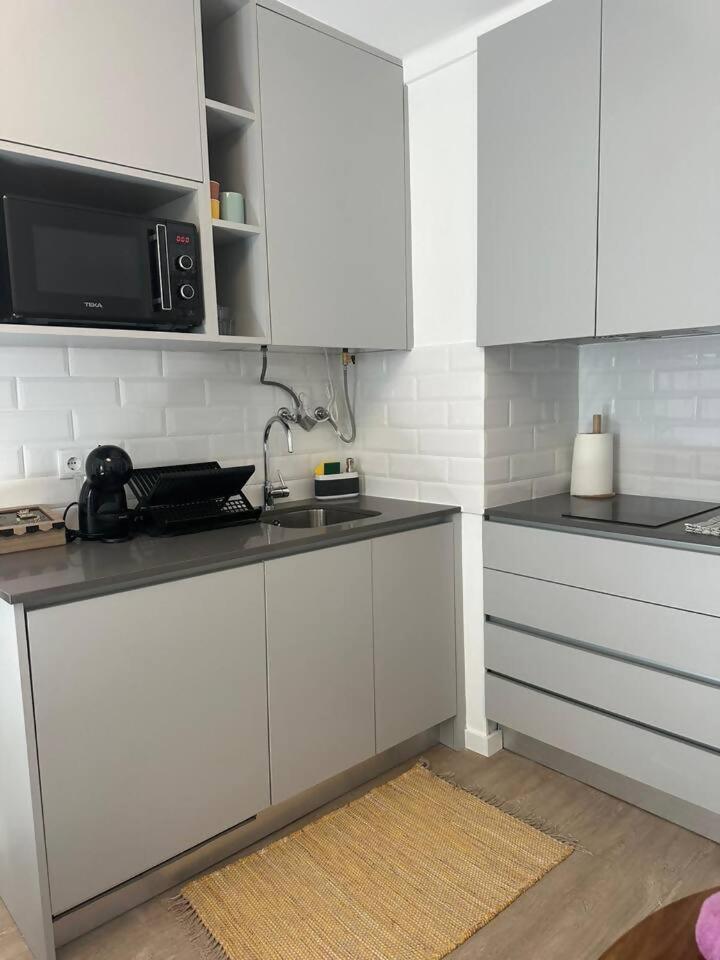 Stylish Renovated Apartment In Chiado Lisboa Dış mekan fotoğraf