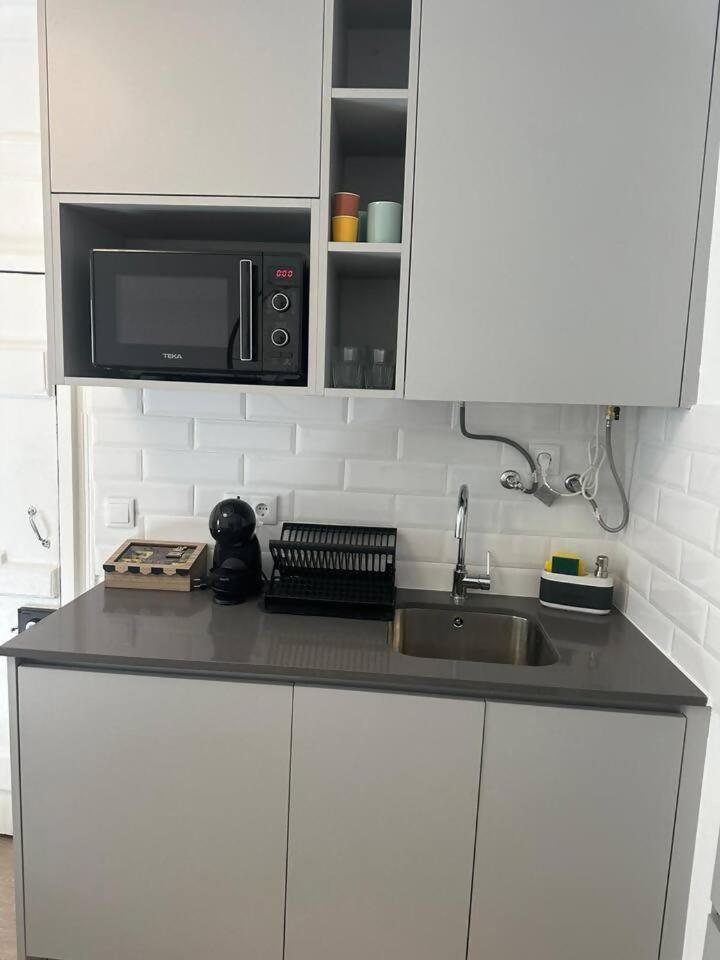 Stylish Renovated Apartment In Chiado Lisboa Dış mekan fotoğraf