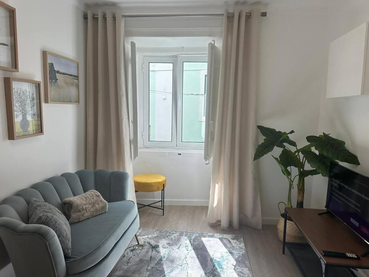 Stylish Renovated Apartment In Chiado Lisboa Dış mekan fotoğraf