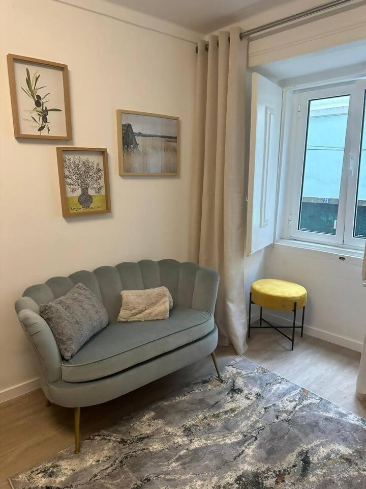 Stylish Renovated Apartment In Chiado Lisboa Dış mekan fotoğraf